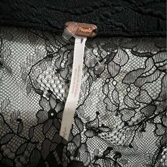 FREE PEOPLE Black BROOKLYN MINI LACE DRESS Size Small - Picture 4 of 6